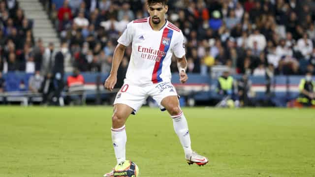 Com passe de trivela, Paquetá muda o jogo e Lyon derrota Monaco no Francês