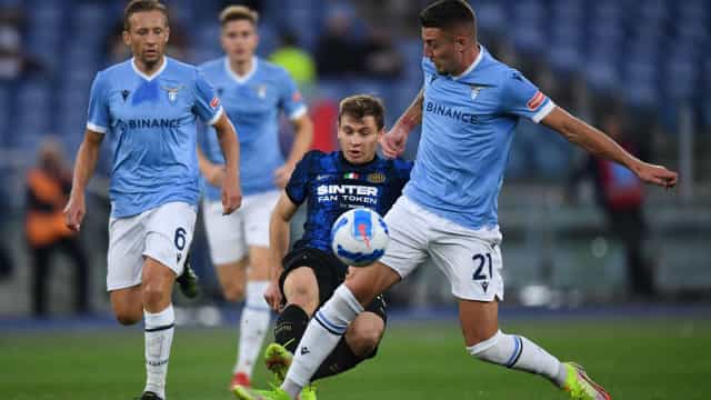 Lazio busca virada com gol polêmico de Felipe Anderson e vence a Inter de Milão