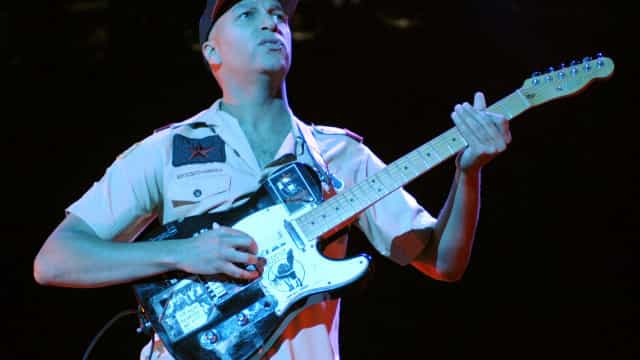 Guitarrista Tom Morello diz que fãs se decepcionam ao saberem que ele é negro