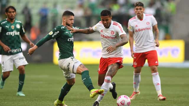 Palmeiras vence Internacional e retorna ao G4 do Brasileiro