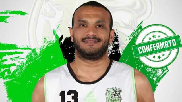 Jogador de basquete morre em campo na Itália após parada cardíaca