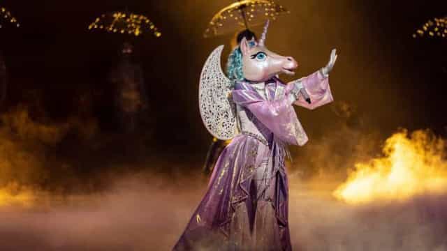 Priscilla Alcântara, vestida de unicórnio, vence o reality The Masked Singer