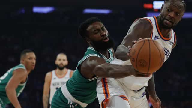 Em duelo com 2 prorrogações, Knicks vencem Celtics na estreia da temporada da NBA