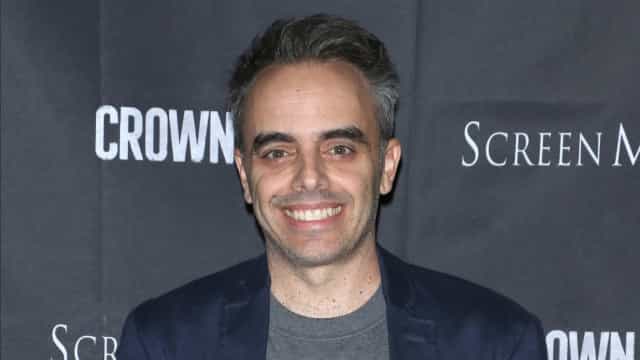 Diretor ferido após tiro disparado por Alec Baldwin deixou hospital, diz atriz