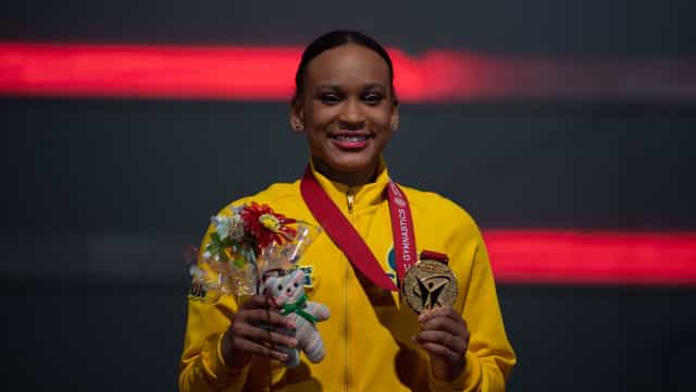 Rebeca domina no salto e se torna campeã mundial de ginástica
