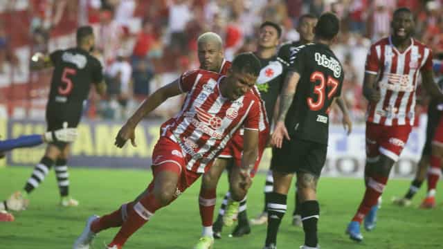 Vasco abre 2 a 0, mas cede empate ao Náutico e não cola no G-4 da Série B