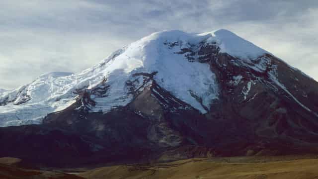 Avalanche em vulcão nevado no Equador deixa ao menos 3 mortos e 3 desaparecidos