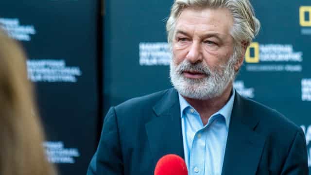 Arma de Alec Baldwin disparou bala de chumbo, diz polícia