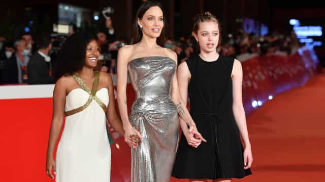 Angelina Jolie volta a posar com as filhas. Desta vez Zahara e Shiloh