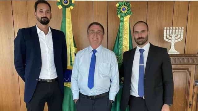 ‘Tudo é homofobia e feminismo’, ironiza Bolsonaro sobre punição a jogador