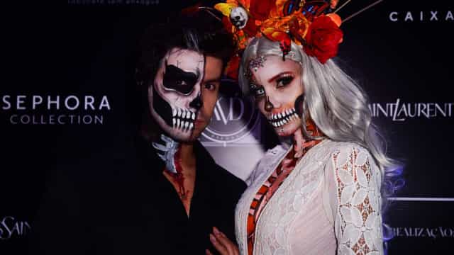 Famosas ousam na fantasia durante festa de Halloween em São Paulo