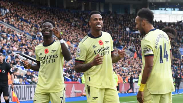 Arsenal surpreende o Leicester e soma sétimo jogo seguido sem derrota no Inglês