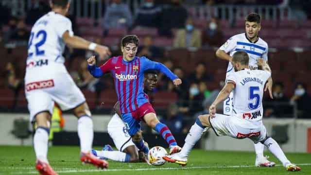 Barcelona só empata com o Alavés e se afasta ainda mais dos líderes no Espanhol