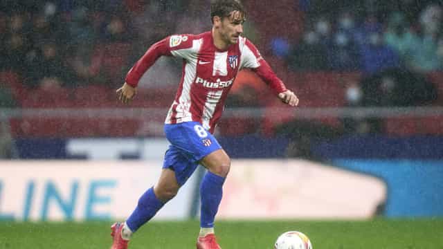 Com golaço de Carrasco, Atlético de Madrid vence Betis e encosta nos líderes