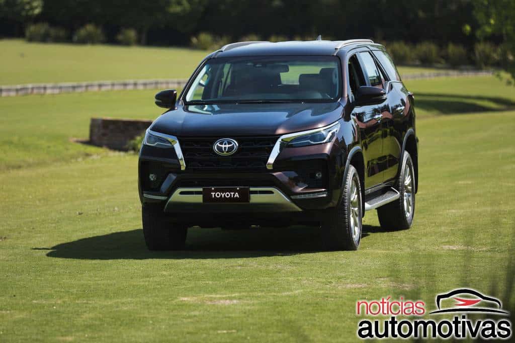 Toyota Hilux e SW4 ficam mais caros em outubro