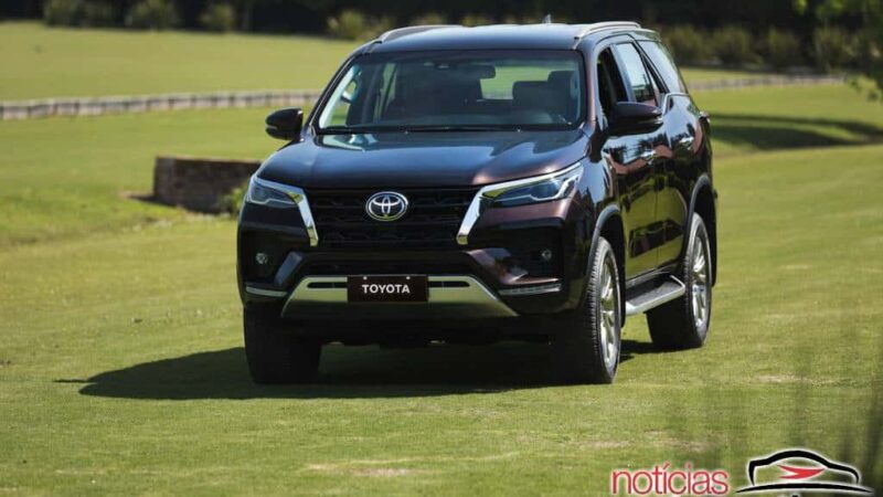 Toyota Hilux e SW4 ficam mais caros em outubro