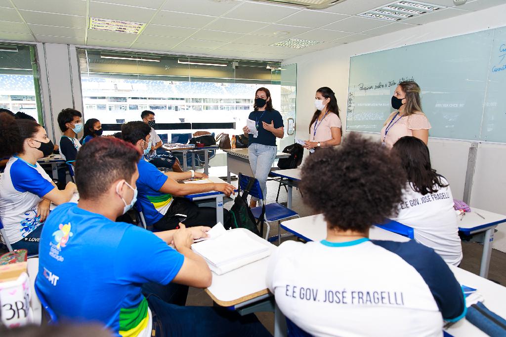 Alunos da rede estadual de ensino recebem orientação sobre educação alimentar e nutricional