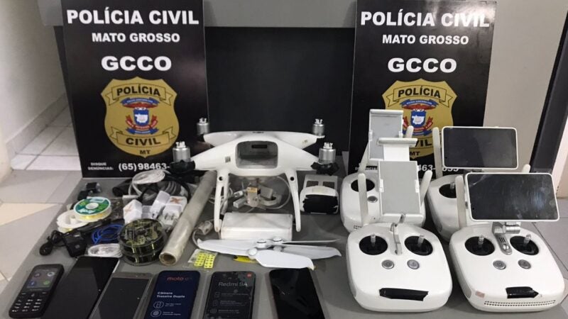 Polícia Civil apreende drones, celulares e drogas em casa próximo à PCE
