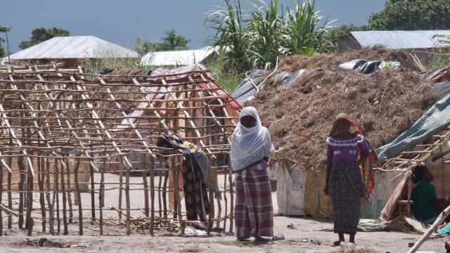 Homens armados raptam jovens e incendeiam casas no norte de Moçambique