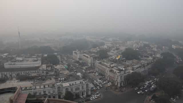 Poluição piora, e Nova Delhi fecha escolas e construções