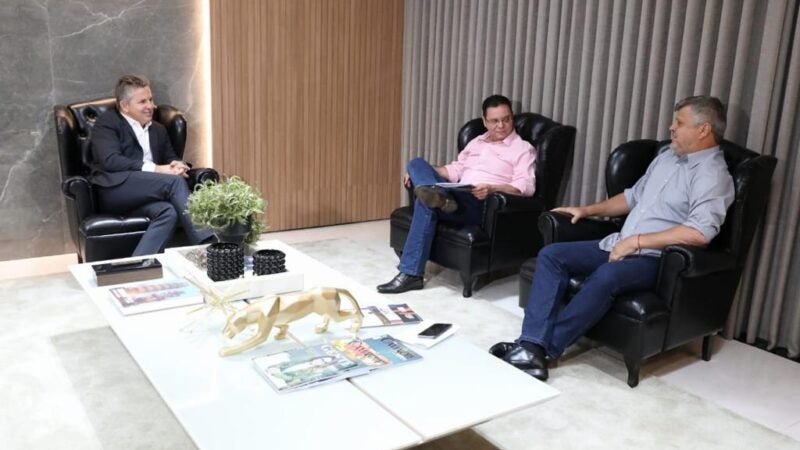 Governador e prefeito em exercício de Cuiabá  discutem parcerias para obras
