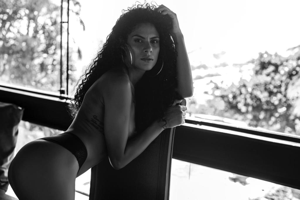 Musa do Botafogo Cristina Mendonça promete ensaio nu caso time retorne à Série A