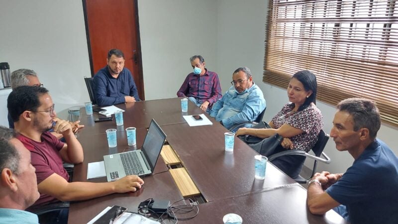 Vereadores se reúnem com Engenheiro da Prefeitura e cobram andamento de obras