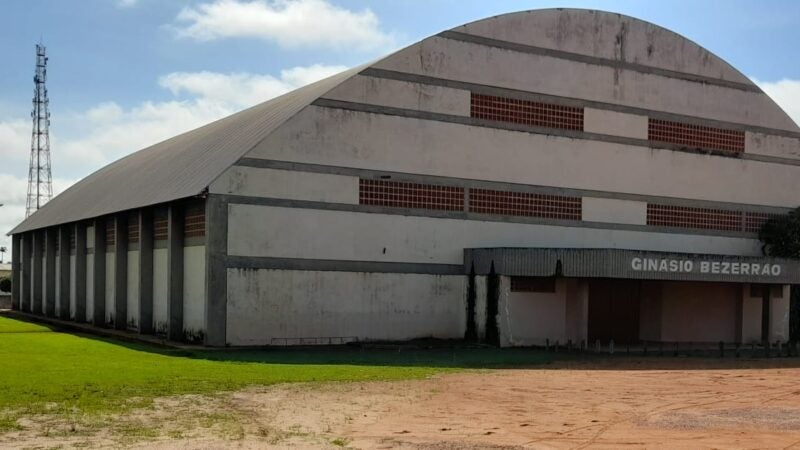 Deputado Carlos Bezerra disse que irá destinar recurso para reforma de ginásio esportivo que leva seu nome em Guarantã do Norte