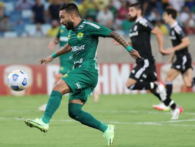 Cuiabá domina Inter, vence por 1 a 0 e respira na tabela de classificação