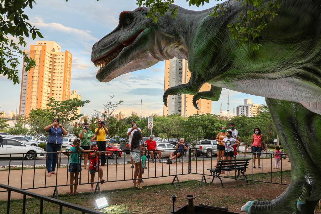 Exposição traz réplica animatrônica de dinossauro que viveu em Chapada dos Guimarães há 70 milhões de anos
