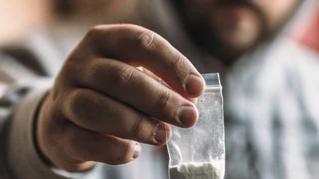 Mortes por overdose nos EUA passam de 100 mil em um ano