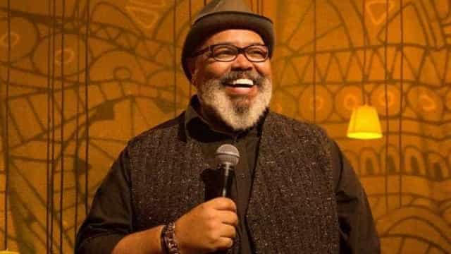 Cantor Jorge Aragão é internado em SP após mal-estar