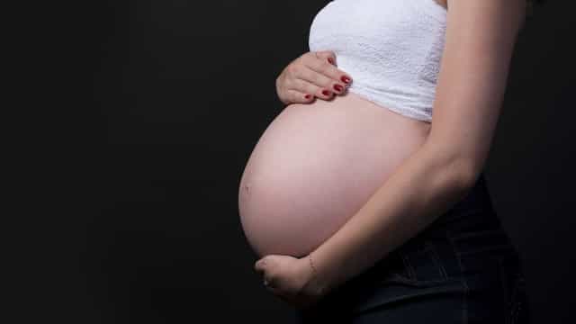 Morte de gestante após restrições a aborto reacende protestos na Polônia
