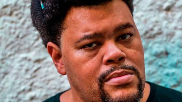 Babu Santana cancela viagem para Montevidéu por filho por não ter autorização da mãe