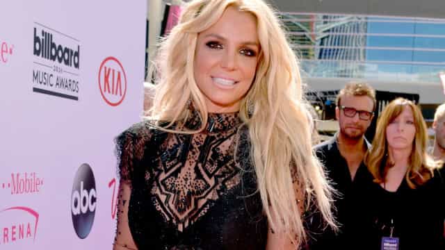 Britney Spears diz que Donatella Versace está fazendo seu vestido de noiva