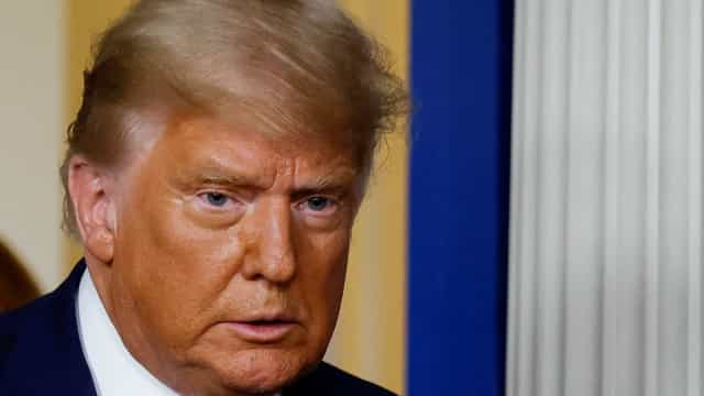 Preso analista que contribuiu em dossiê contra Trump