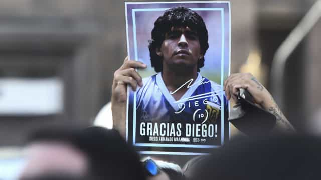 Leilão de Maradona tem casa dos pais, carta de Fidel Castro e carros BMW