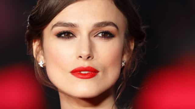Keira Knightley testa positivo. Atriz diz estar se sentindo "muito mal"