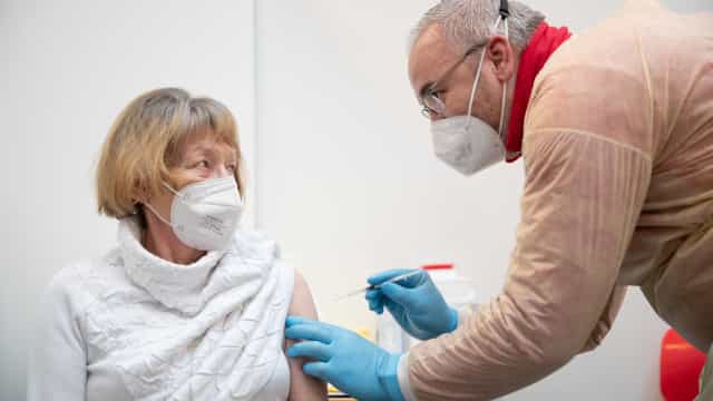 Rio suspende vacinação contra gripe por falta de doses