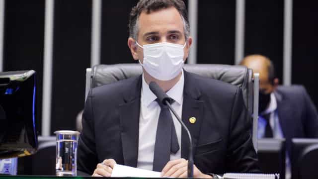 Pacheco: governo não faz favor nenhum em aumentar auxílio de R$ 180 para R$ 400