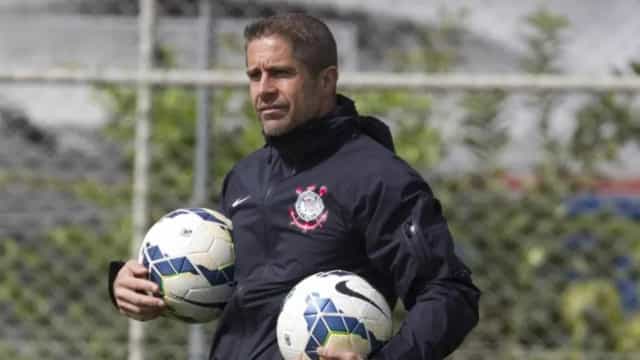Filha de Sylvinho reclama de ataques de corintianos revoltados com o técnico