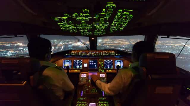 Pilotos e comissários farão greve a partir do dia 29