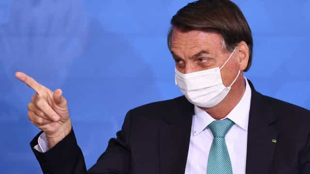 Bolsonaro recua e cancela medalha de médico crítico da cloroquina