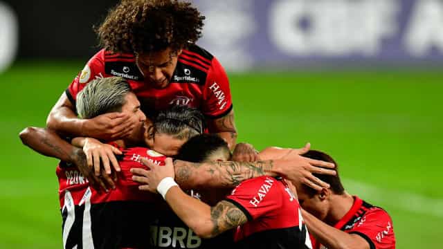 Flamengo recebe Ceará com a missão de adiar o título antecipado do Atlético-MG
