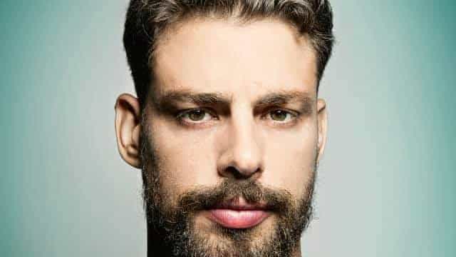 ‘Minha mãe não foi carinhosa e meu pai foi ausente’, diz Cauã Reymond