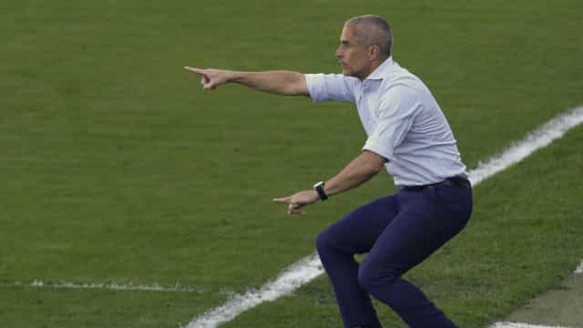 Sylvinho elogia insistência do Corintianse e a torcida: "Uma vitória da alma"