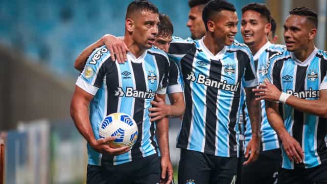 Pelo título ou pela fuga do rebaixamento, Atlético-MG e Grêmio buscam a vitória