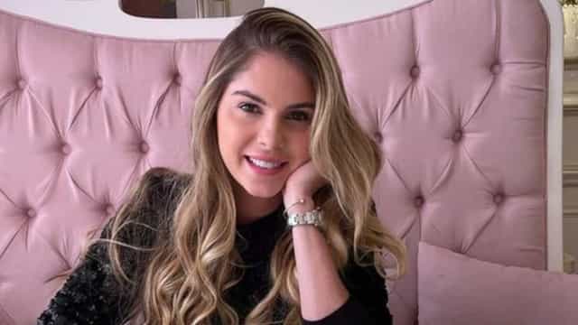 Bárbara Evans anuncia que será mãe de uma menina em chá revelação