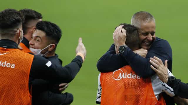 Sylvinho exalta ‘bom desempenho’ do Corinthians: ‘Gol poderia ter saído antes’