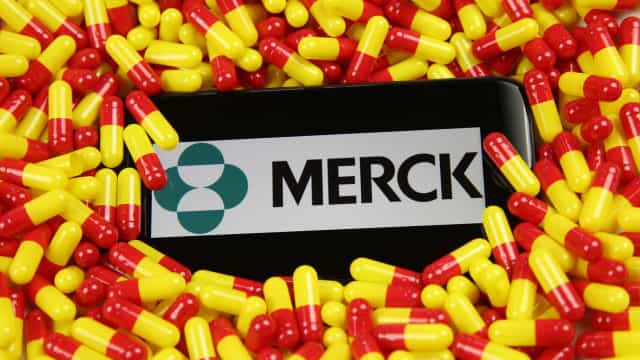 Merck recebe aval para pílula contra covid-19 no Reino Unido